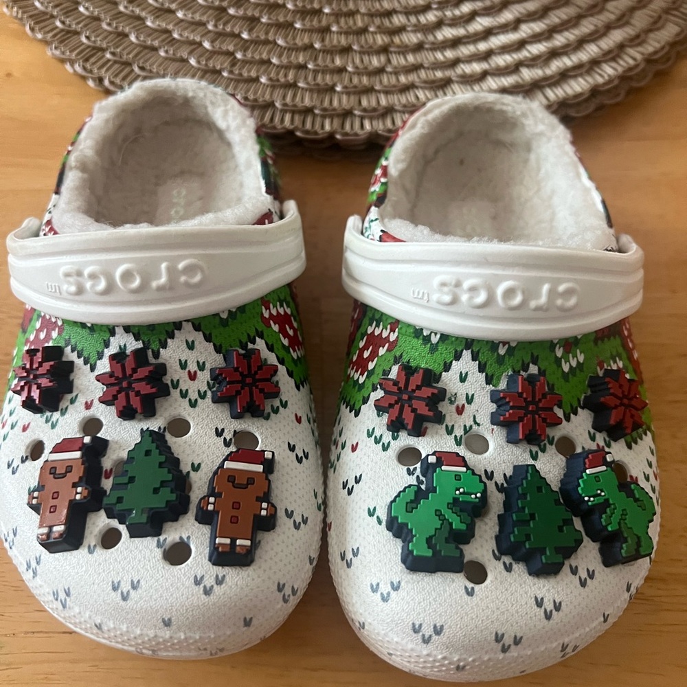 Crocs Christmas kids size C9